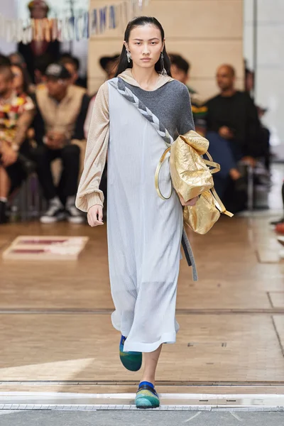 Look 30